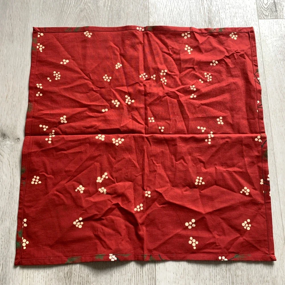 Newport Home Collections Red Christmas Napkins Set of 12 with Rhinestone Rings‎
